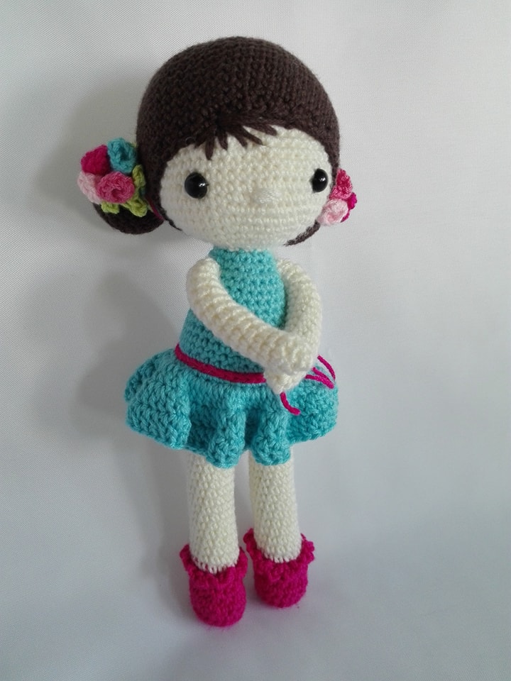muñeca tejida amigurumi